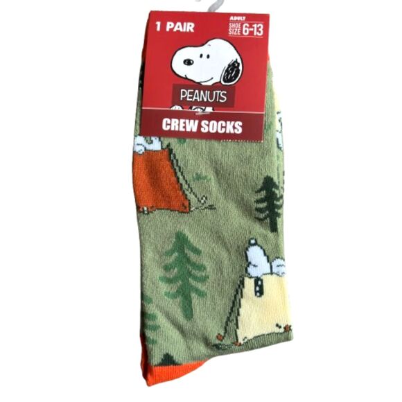 1 Pair Adult Shoe Size 6-13 Peanuts SNOOPY Crew Socks Stocking Stuffer #F - Picture 1 of 3